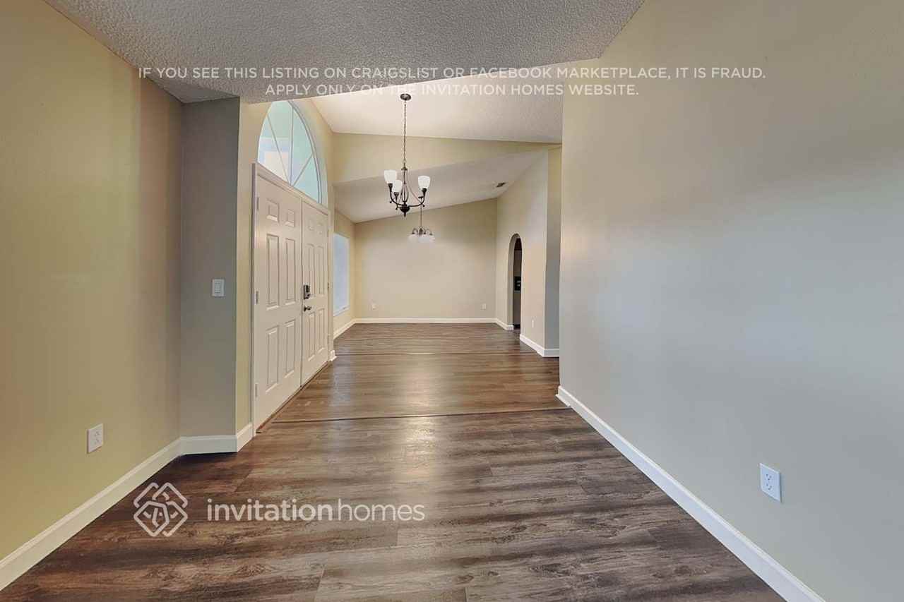 1341 Gangplank Dr - Photo 4 of 20