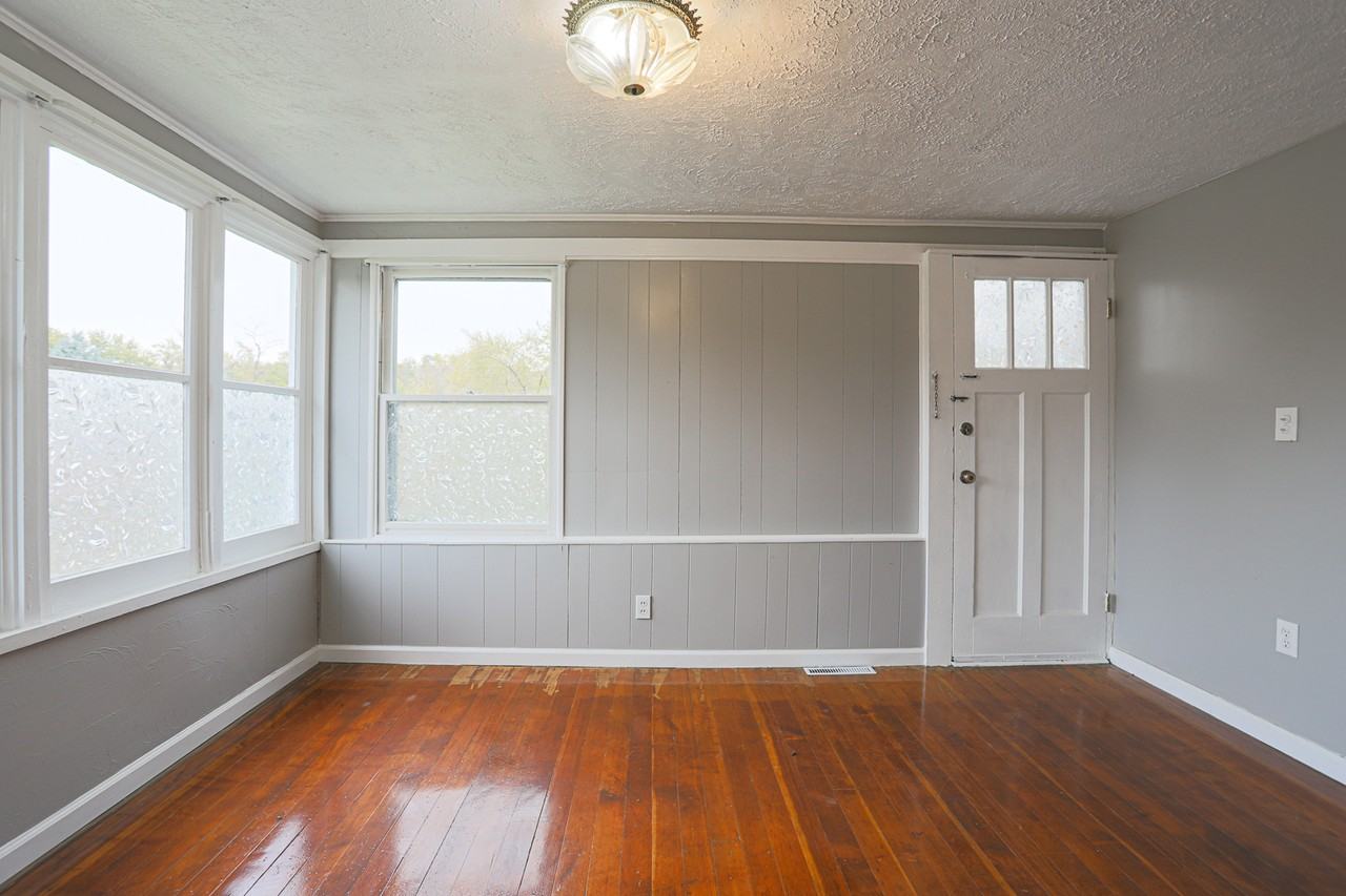 3340 Forest Lawn Ave - Photo 3 of 10