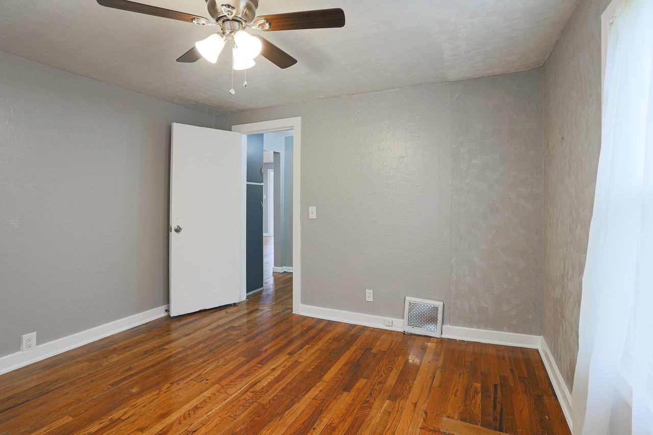 3340 Forest Lawn Ave - Photo 6 of 10