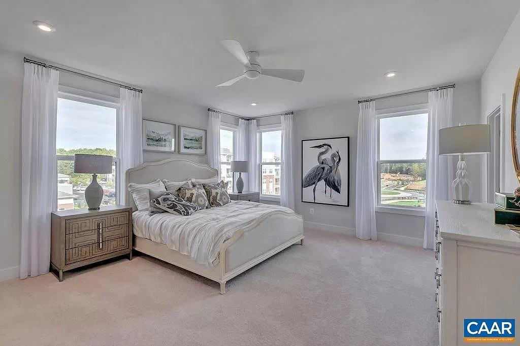 933 Salamander St #B - Photo 6 of 16