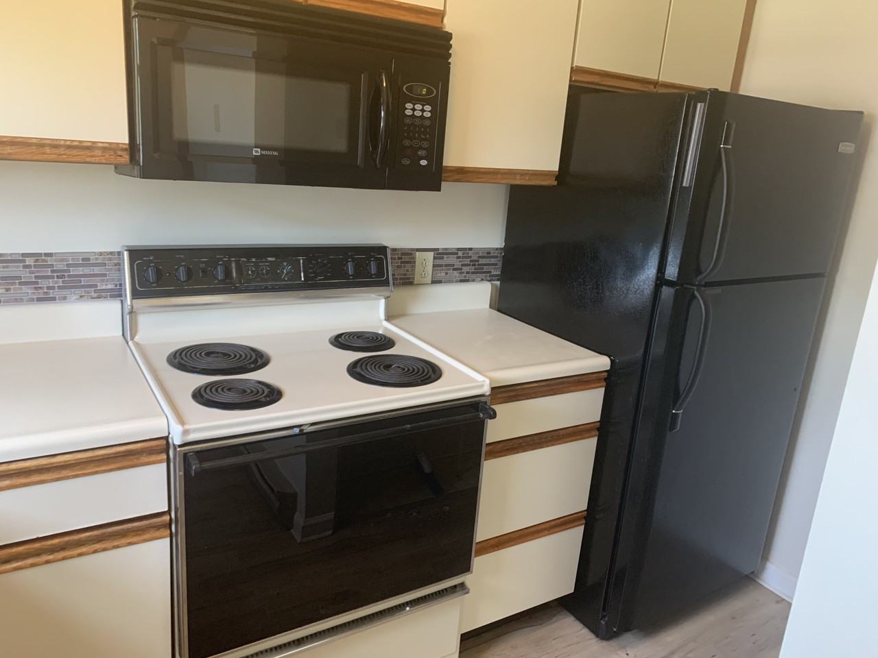 6 Oakwood Dr #06 - Photo 2 of 11