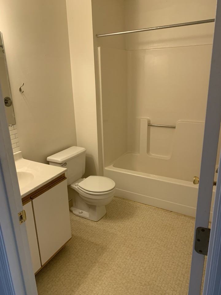 6 Oakwood Dr #06 - Photo 7 of 11