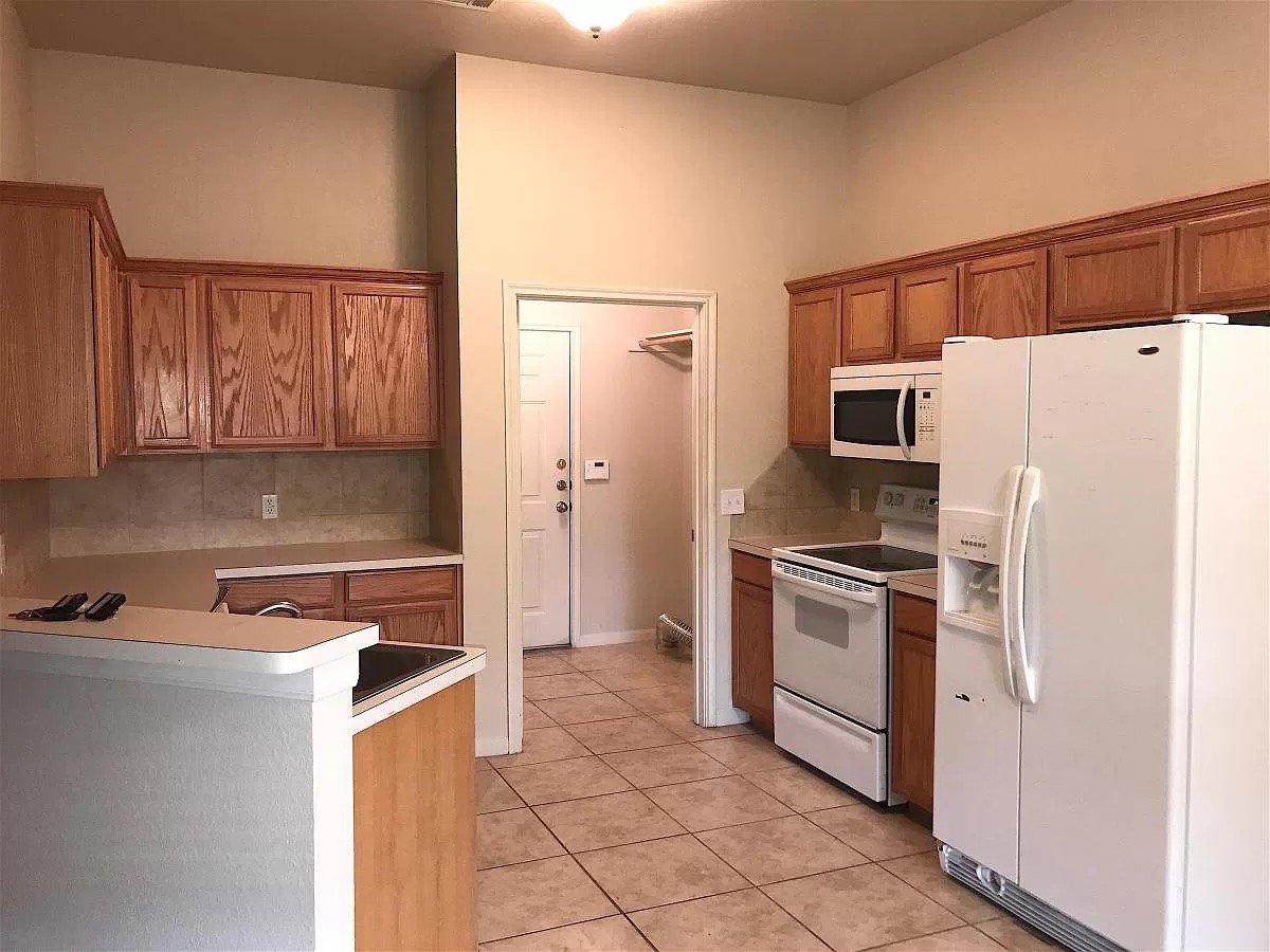 10168 Orchid Ln #B - Photo 4 of 16