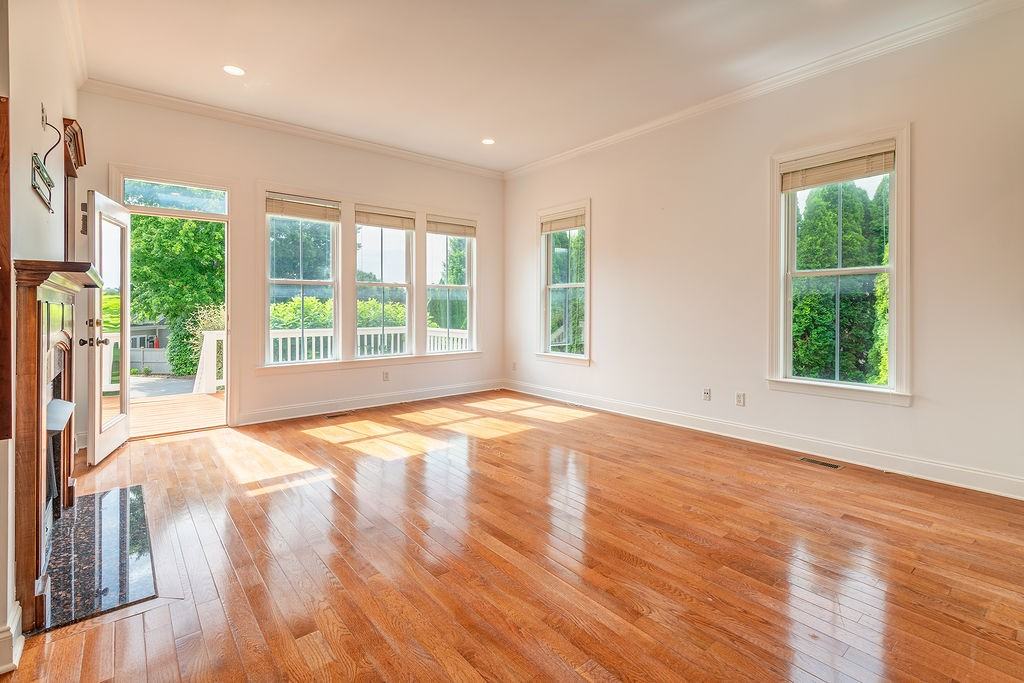 19 Dearborn St - Photo 7 of 19