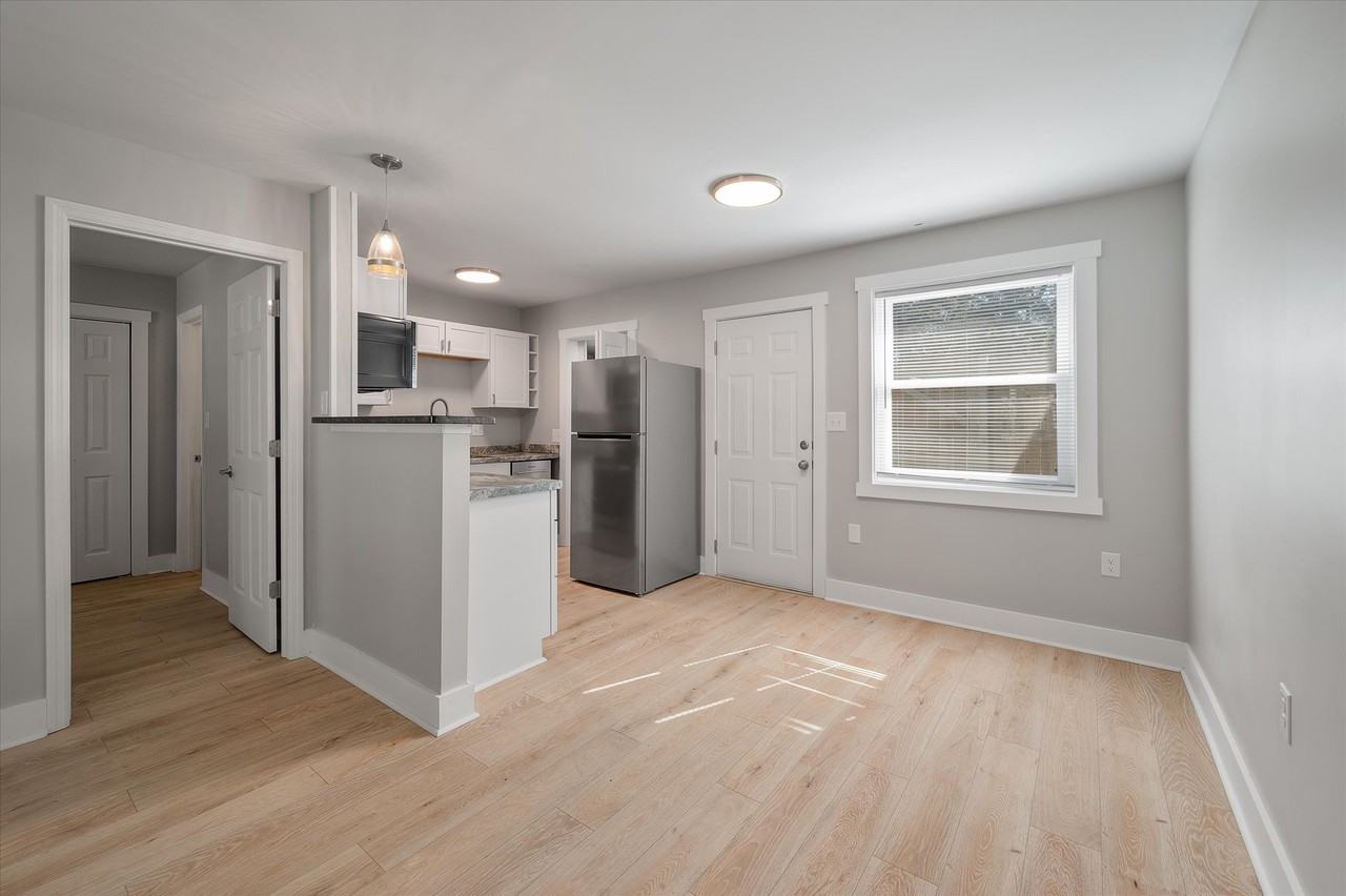 2133 Pierpont Ave #B - Photo 7 of 22