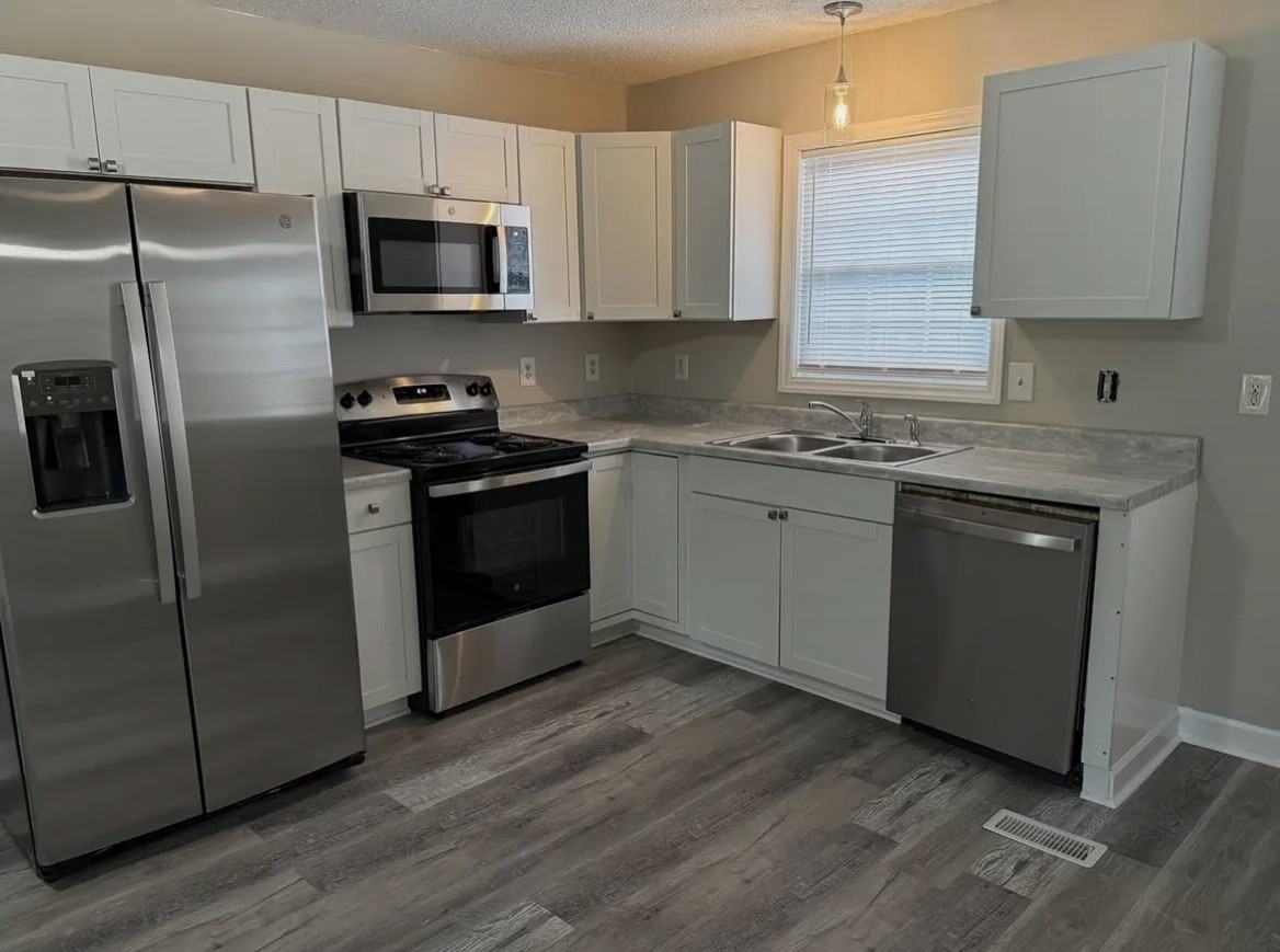 202 Charles St - Photo 6 of 6
