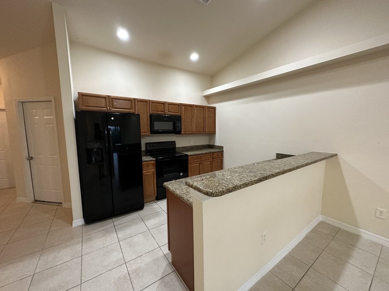 1407 Se 10th Ter - Photo 2 of 16