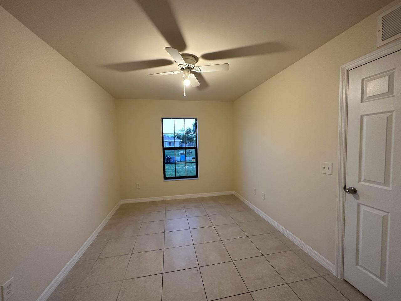 1407 Se 10th Ter - Photo 3 of 16