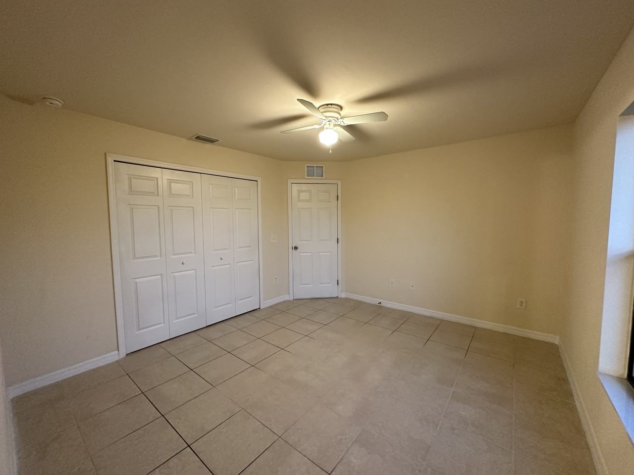 1407 Se 10th Ter - Photo 4 of 16