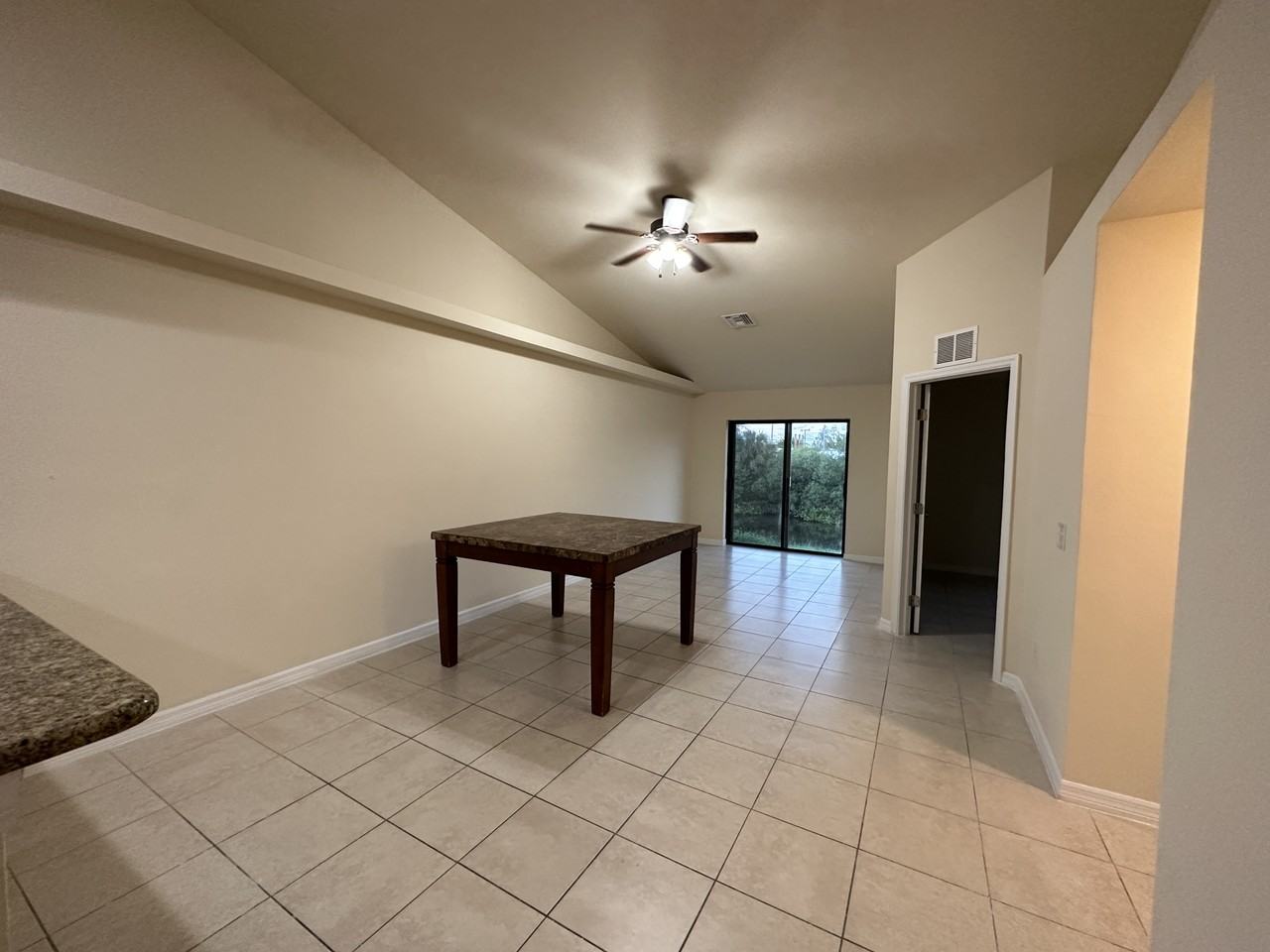 1407 Se 10th Ter - Photo 6 of 16