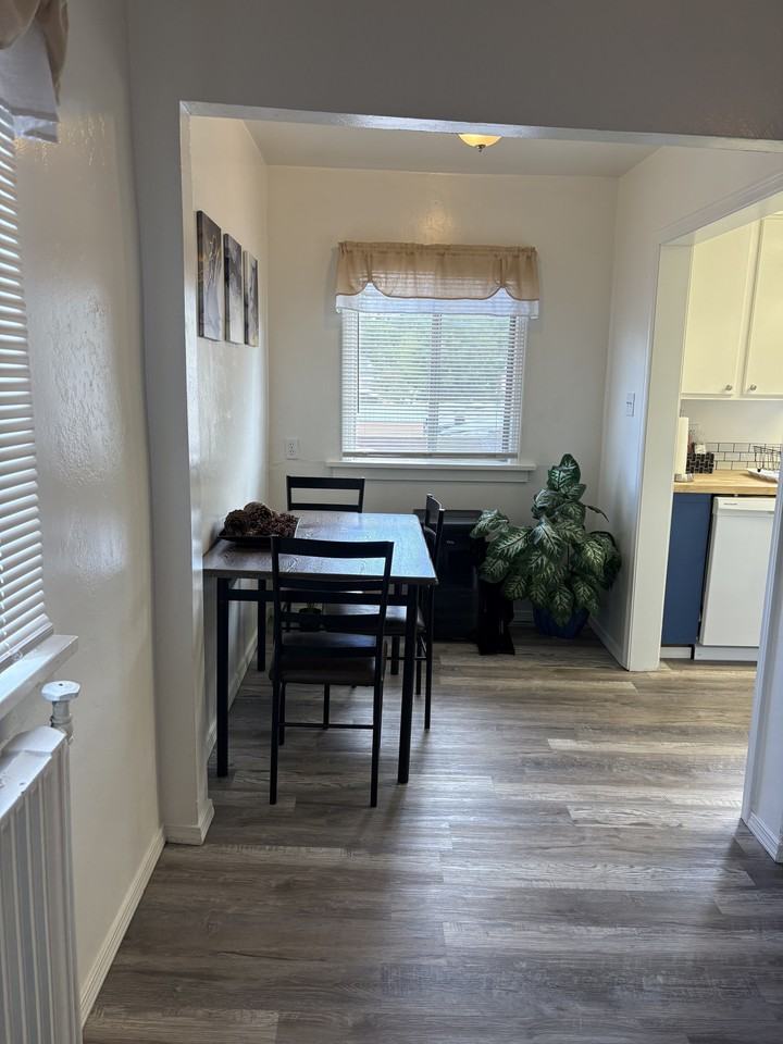1717 Main St #10 - Photo 4 of 7