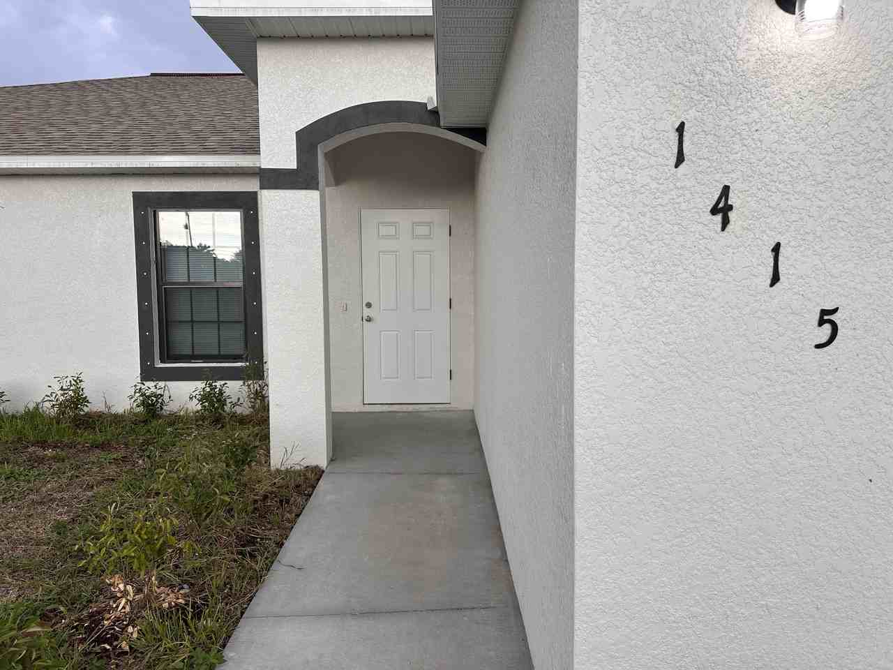 1415 Ne 8th Pl - Photo 3 of 20