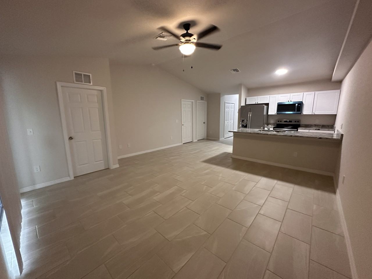 1415 Ne 8th Pl - Photo 7 of 20