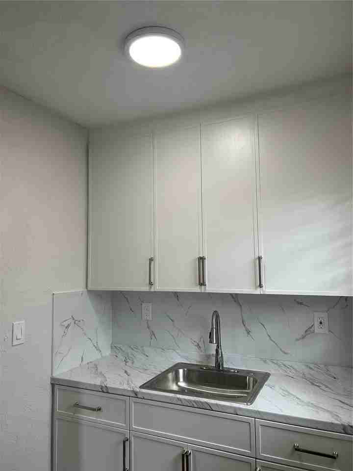 731 Nw 56th St #101 - Photo 3 of 11