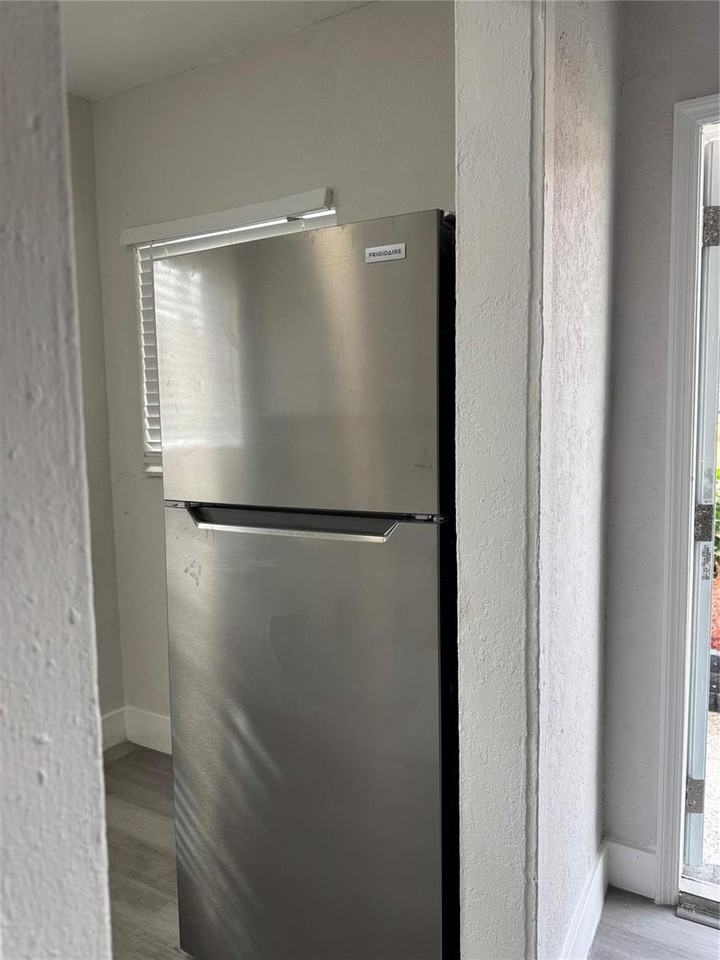 731 Nw 56th St #101 - Photo 4 of 11
