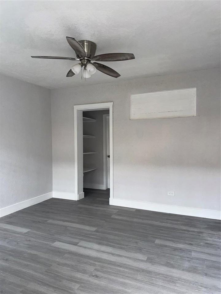 731 Nw 56th St #101 - Photo 6 of 11