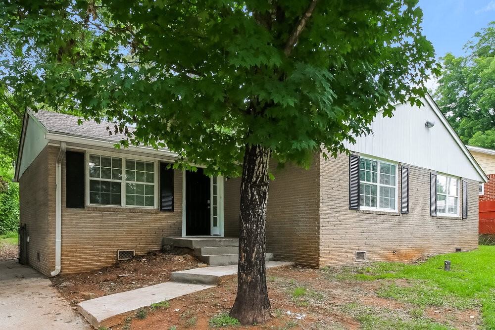 558 Wavelyn Way - Photo 3 of 16