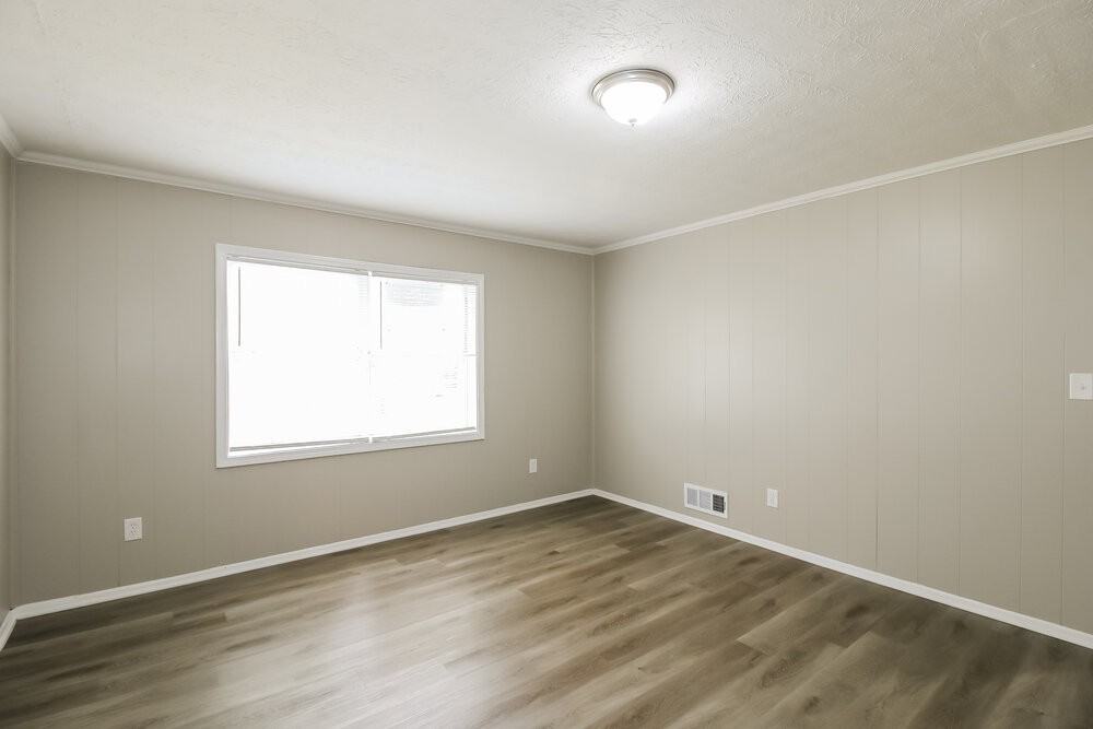 558 Wavelyn Way - Photo 4 of 16