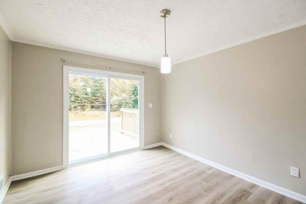 558 Wavelyn Way - Photo 6 of 16