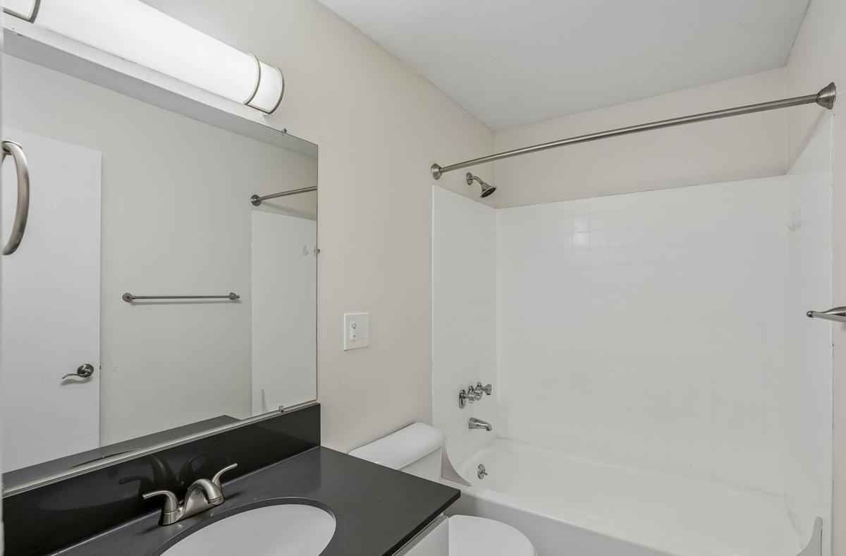 4455 Ne 12th St - Photo 4 of 20