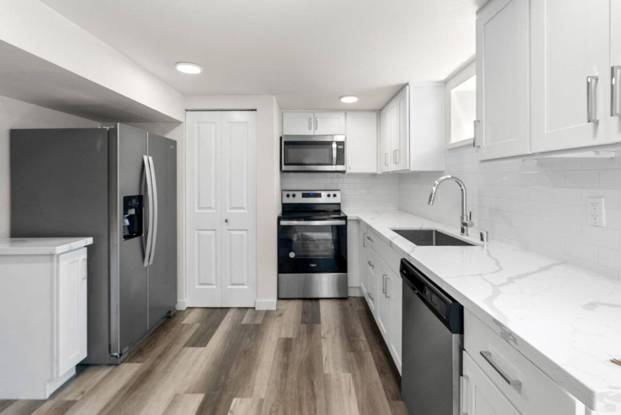 2843 Harold Dr Se #B - Photo 2 of 19