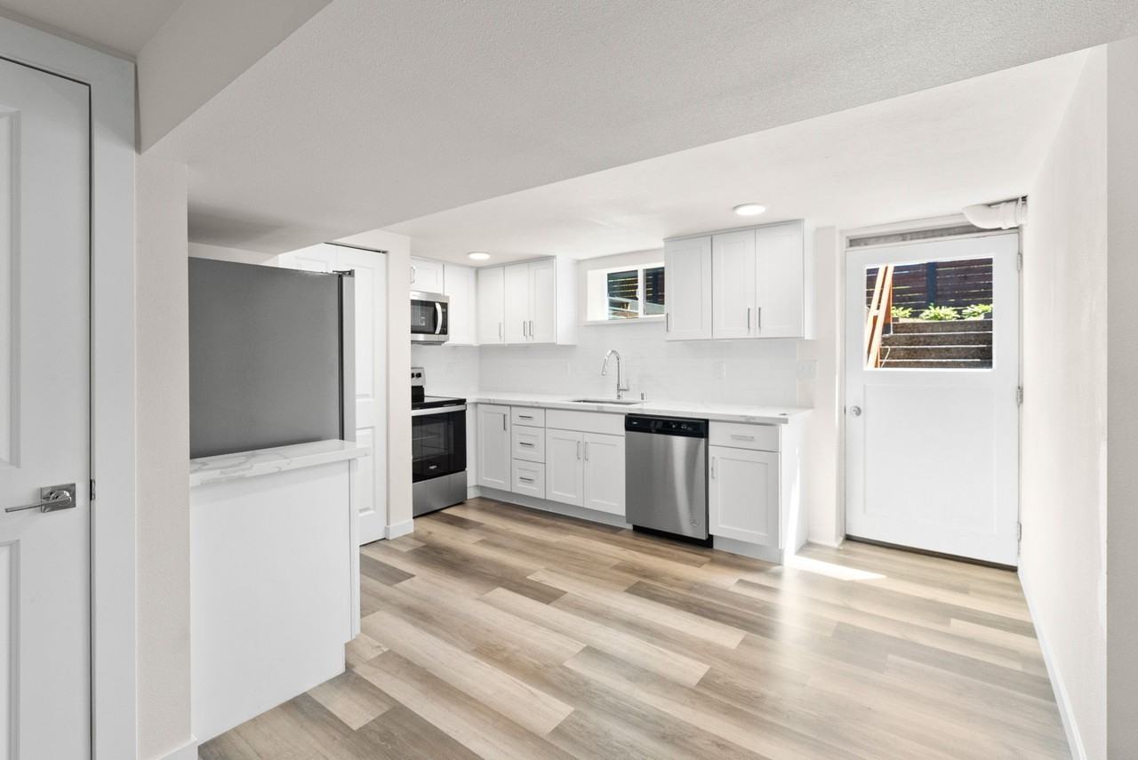 2843 Harold Dr Se #B - Photo 3 of 19