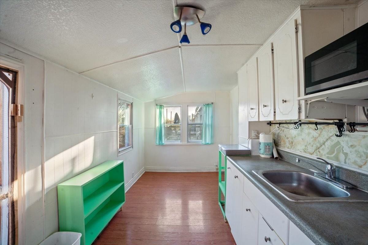 697 Dupont Street #2FLR - Photo 5 of 11