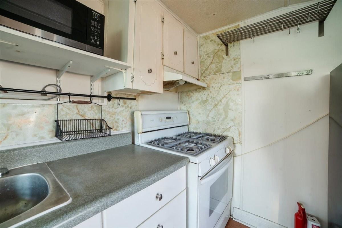 697 Dupont Street #2FLR - Photo 7 of 11