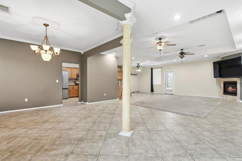 1717 Red Oak Dr - Photo 3 of 21