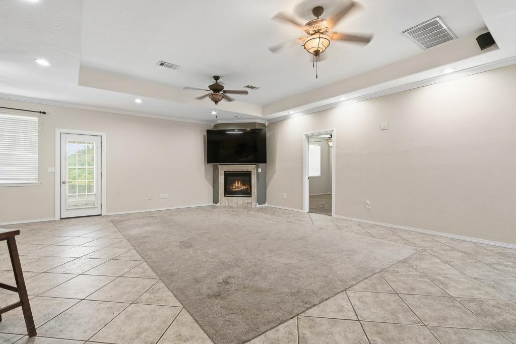 1717 Red Oak Dr - Photo 4 of 21