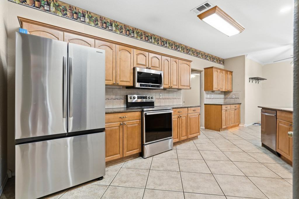 1717 Red Oak Dr - Photo 6 of 21