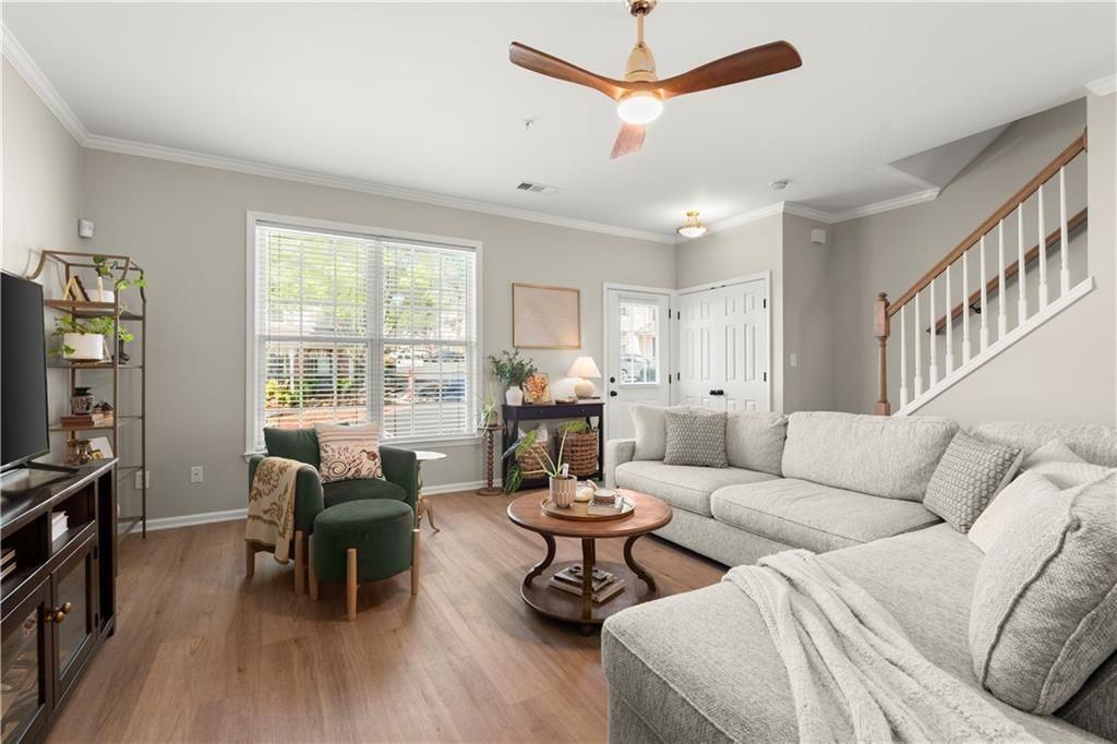 2000 Kilmington Sq - Photo 5 of 28