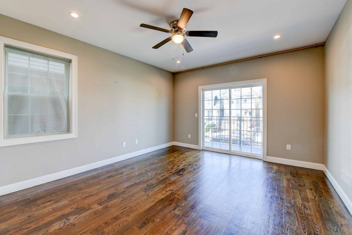 97 W 55th St - Photo 2 of 40
