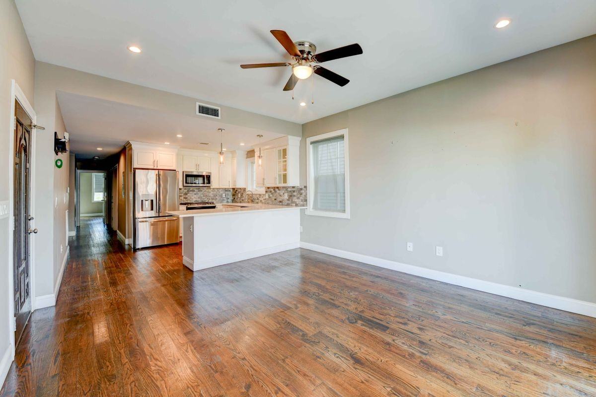 97 W 55th St - Photo 3 of 40