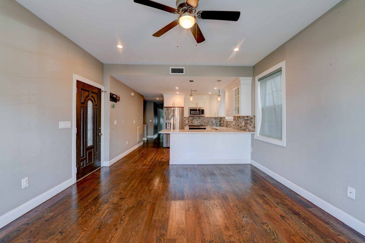 97 W 55th St - Photo 4 of 40