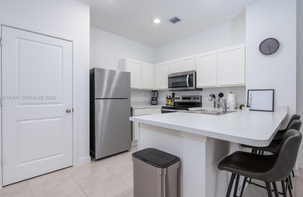 844 Nw 3rd Way - Photo 2 of 5