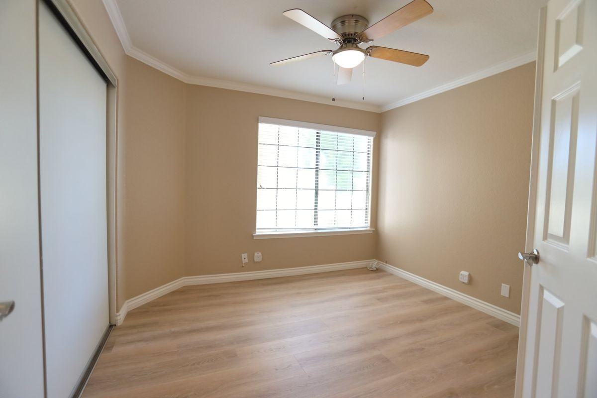 30288 Mersey Ct - Photo 3 of 28