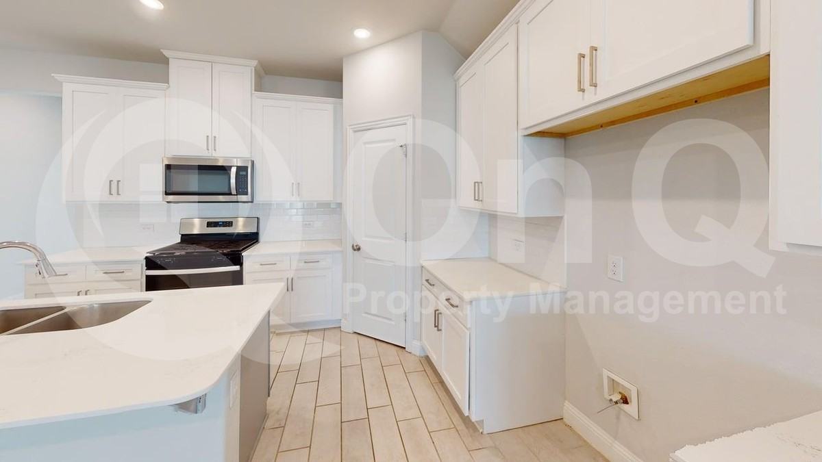 221 Santa Lucia Dr - Photo 7 of 22