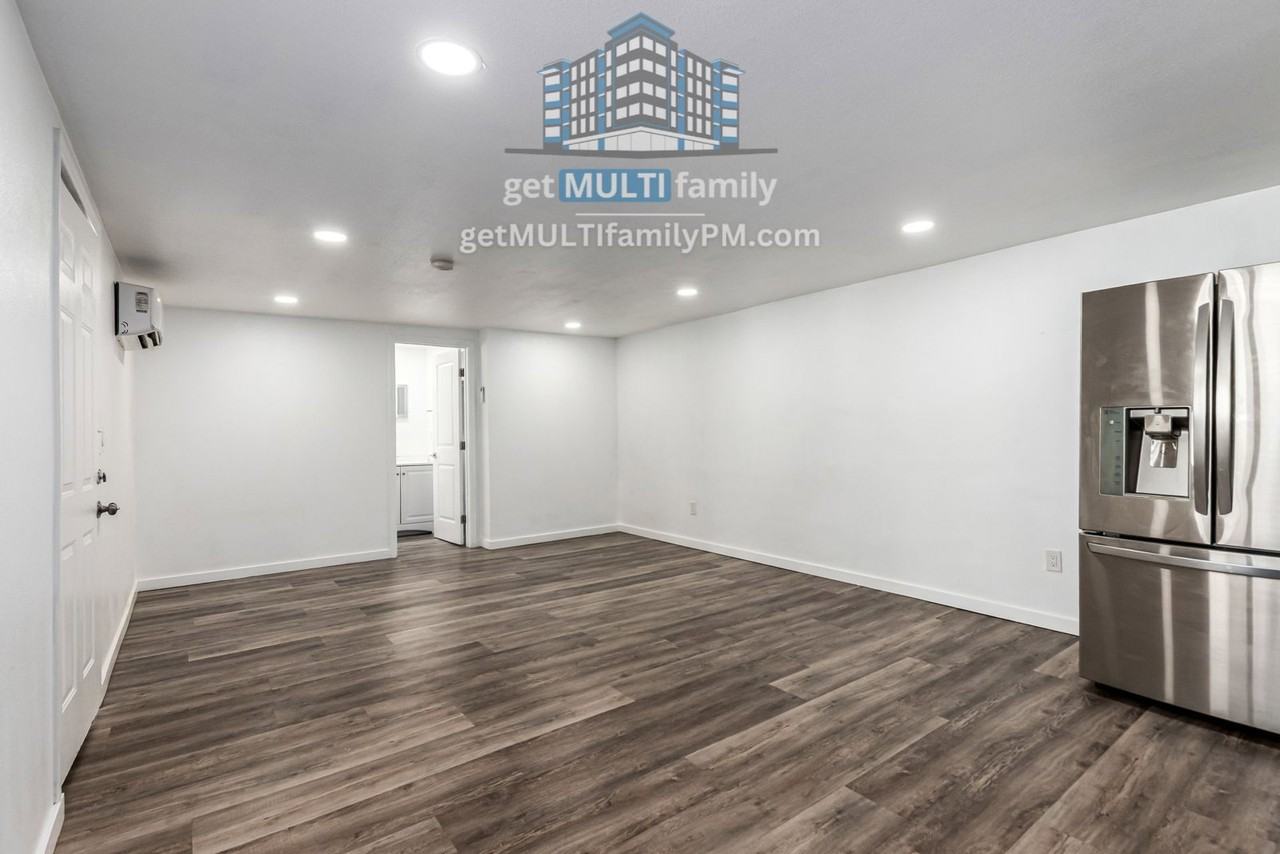 123 E Mano Dr - Photo 3 of 8