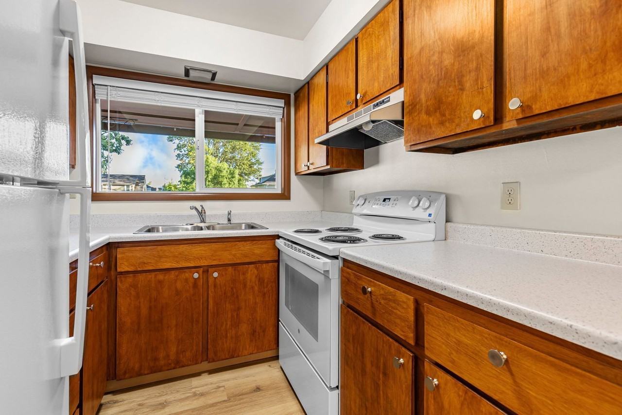 2947 Se Washington St - Photo 2 of 18