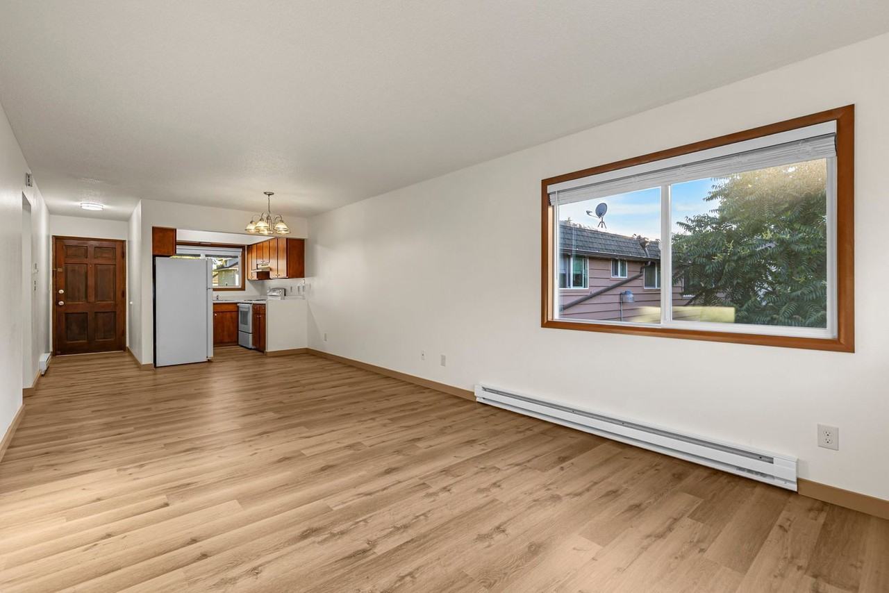 2947 Se Washington St - Photo 4 of 18