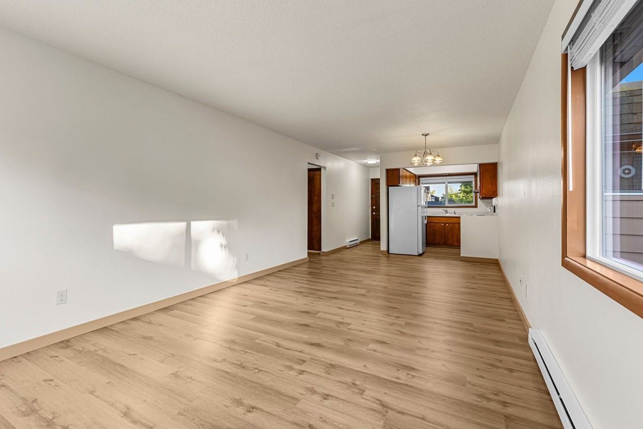2947 Se Washington St - Photo 5 of 18