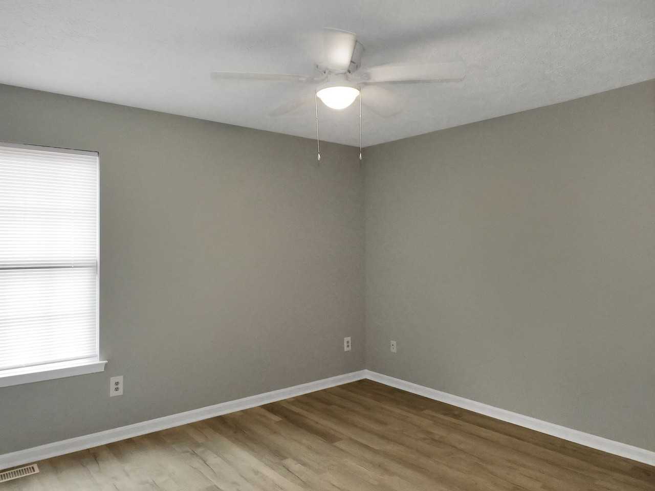 21370 Lexington Dr - Photo 2 of 12