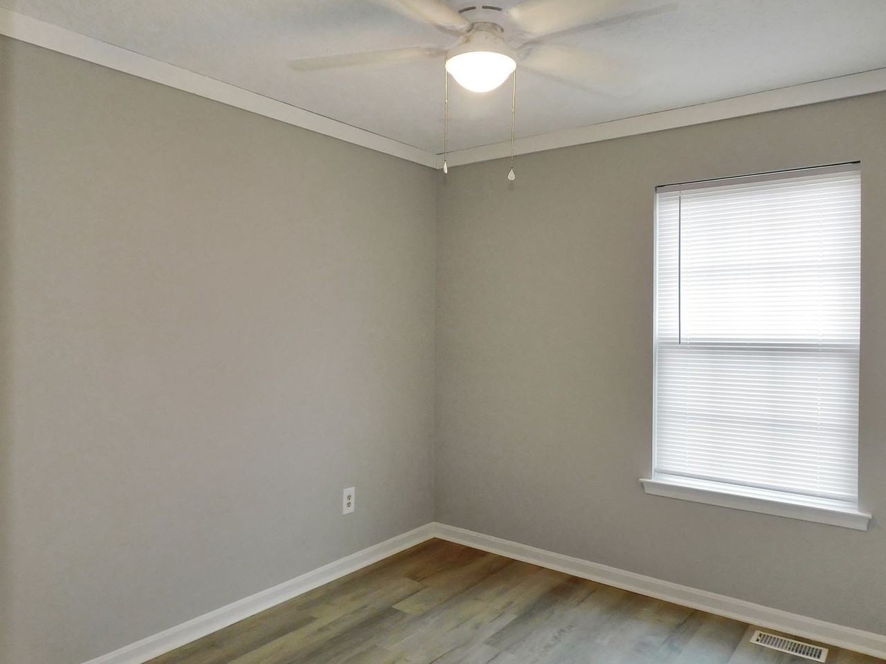 21370 Lexington Dr - Photo 3 of 12