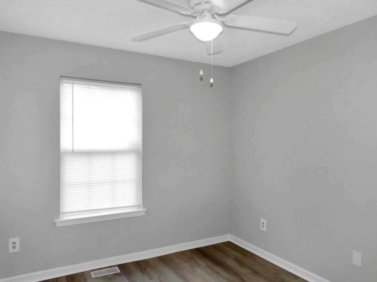 21370 Lexington Dr - Photo 4 of 12