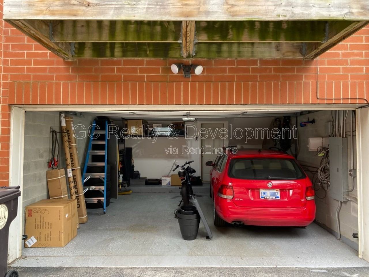 2503 S Calumet Ave - Photo 2 of 25