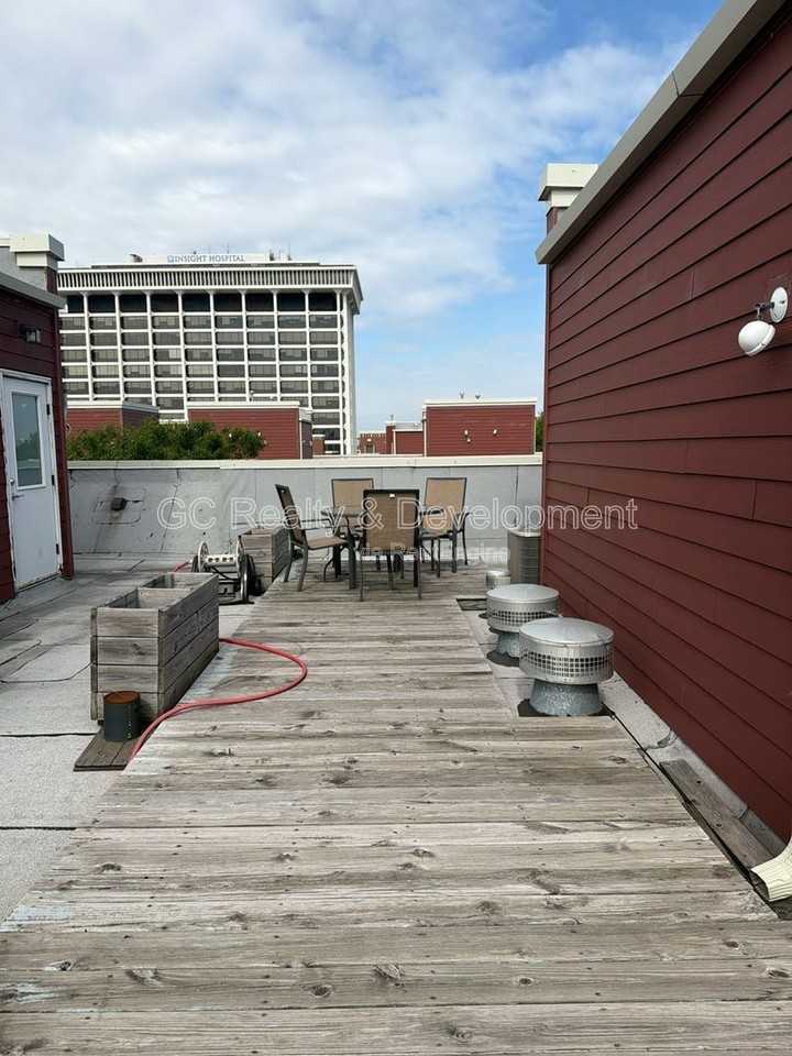 2503 S Calumet Ave - Photo 3 of 25