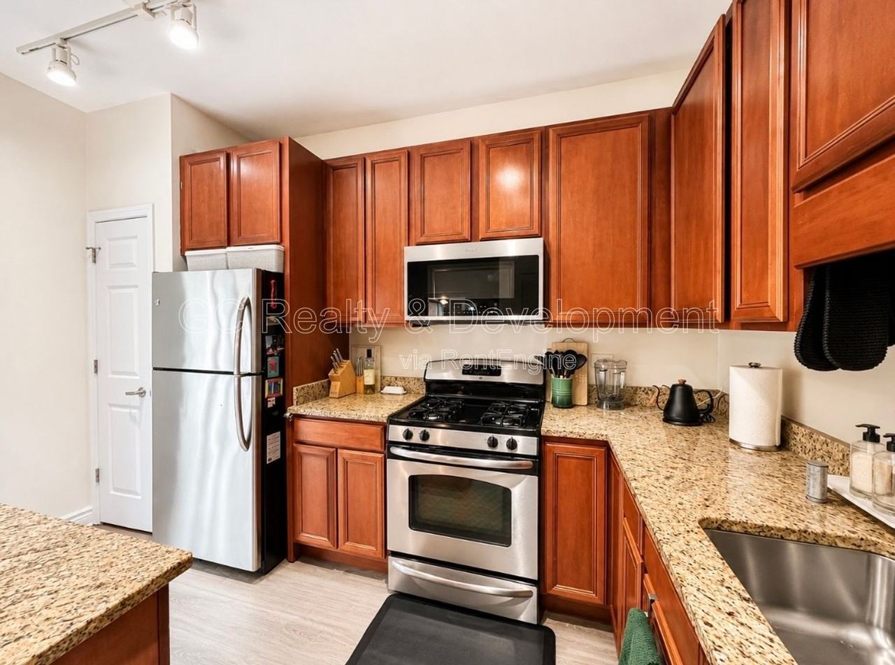 2503 S Calumet Ave - Photo 4 of 25