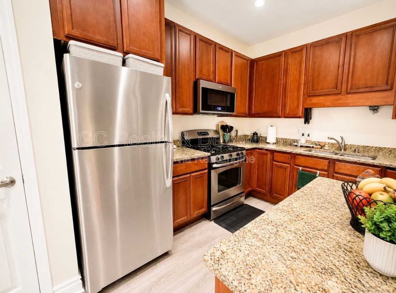 2503 S Calumet Ave - Photo 4 of 28