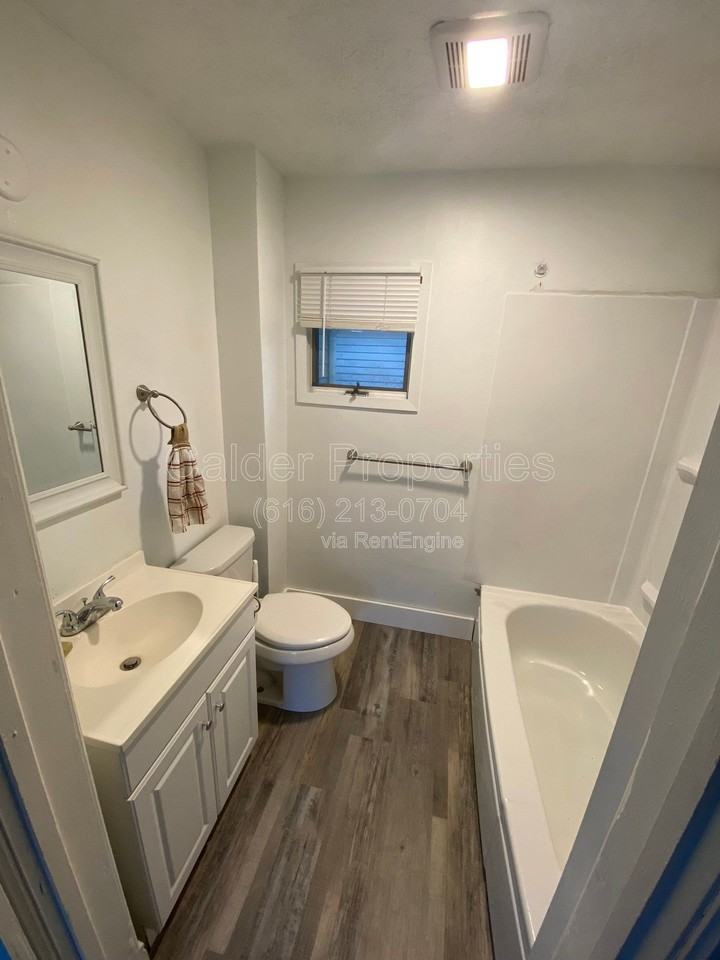 143 Page St Ne #1 - Photo 7 of 14